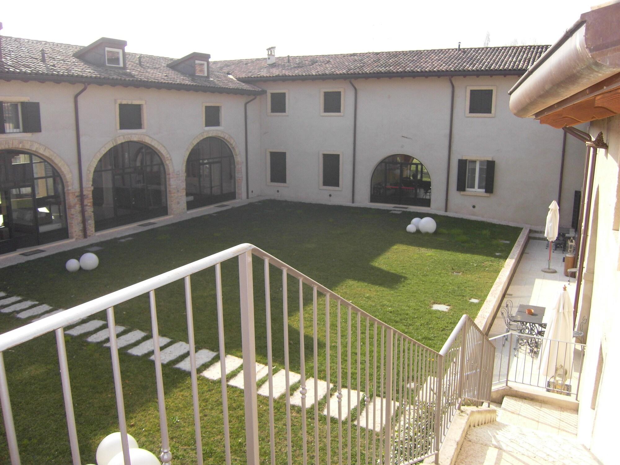 Relais Corte Paradiso Apartment Peschiera del Garda